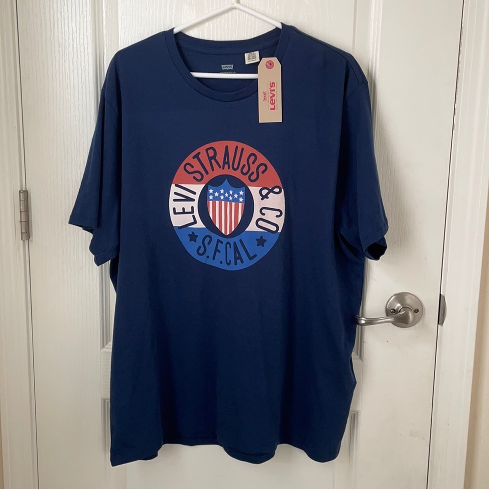 Levi’s T-Shirt size XXL.
